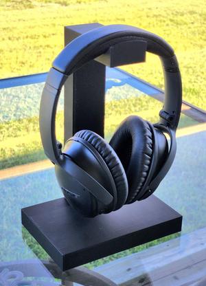 The Minimalistic Headset Hanger