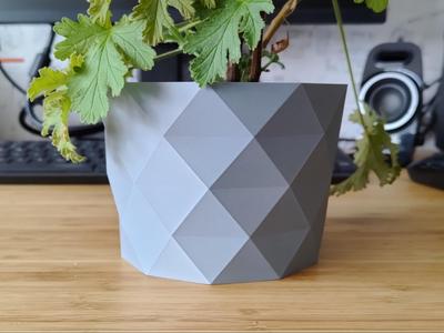 GeoStone Plant pot and Planter - Vase mode design