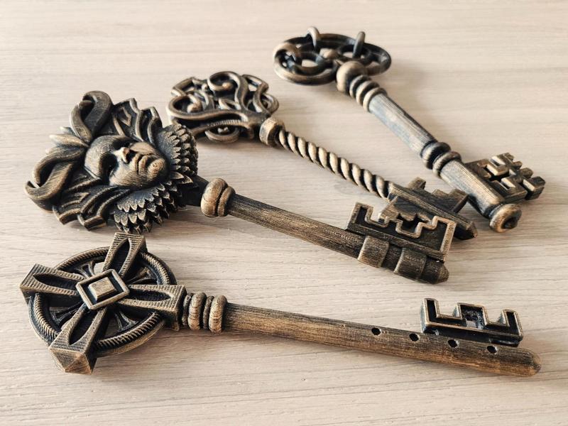 Set of 4 fantasy ancient keys