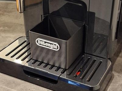DeLonghi Eletta Explore water and milk drip cup