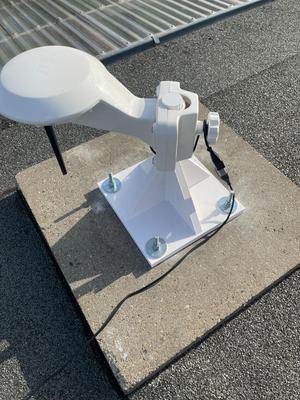 Mammomtion Luba RTK Halter, for example for flat roofs