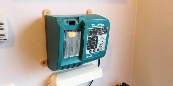 Makita DC18RA / DC18RC charger wall mount plug