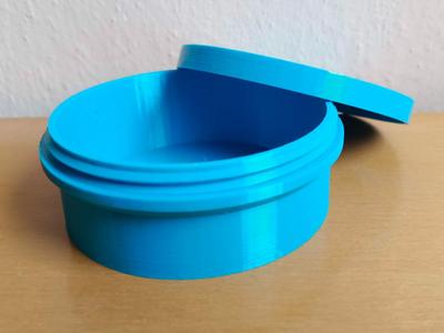 round box with threaded lid