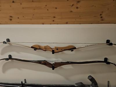 Bow hook for wall mounting