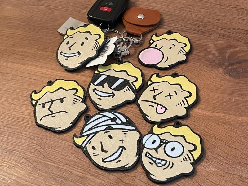 Fallout Keychain / 4 color / Vault Boy / pip boy