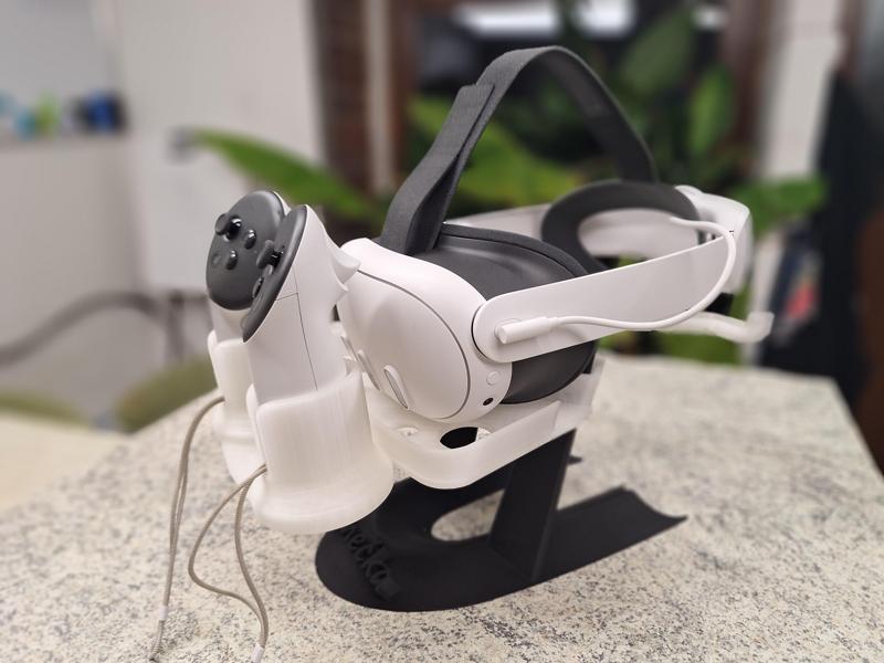 Holder for Meta Quest 3 VR glasses including controllers