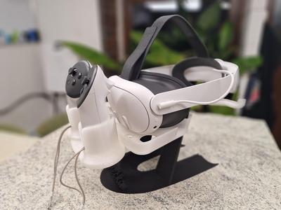 Holder for Meta Quest 3 VR glasses including controllers