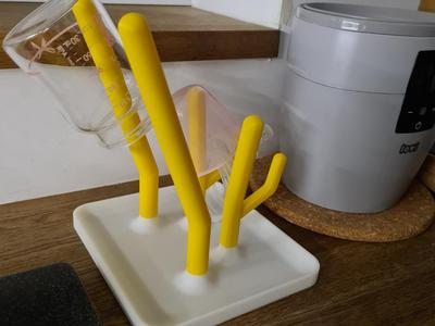 Simple baby bottle holder / dryer