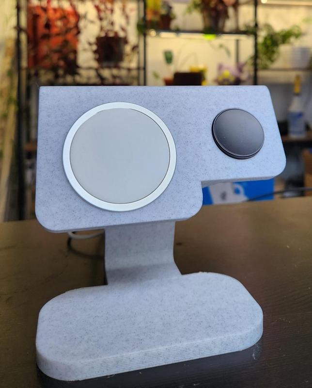 Magsafe and Galaxy Watch 7 Charge Stand