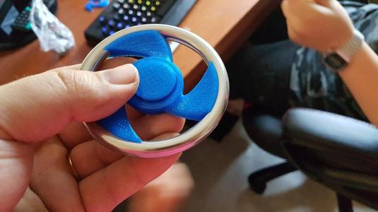 Ring fidget spinner