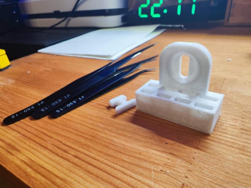 Tweezers Holder for Ikea Skadis Pegboard (Low-Profile T-Clip Mount)