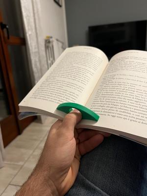 Ergonomic tiny page holder