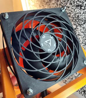 Arctic P12 fan grill