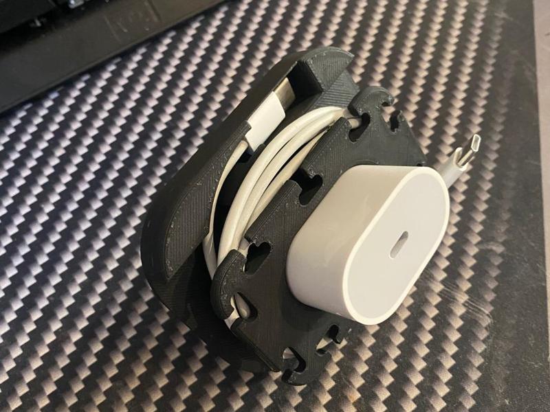 Apple USB-C Cable manager