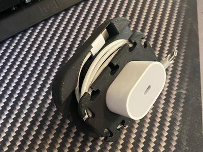 Apple USB-C Cable manager