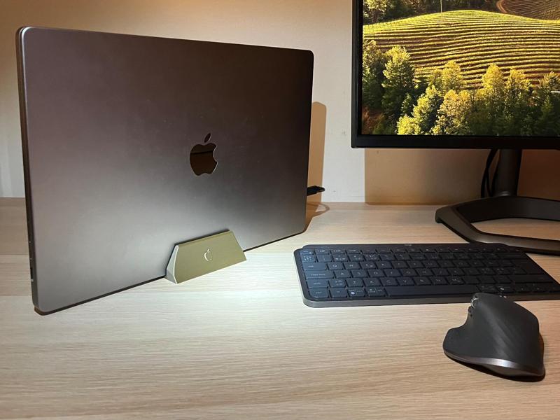 Laptop stand