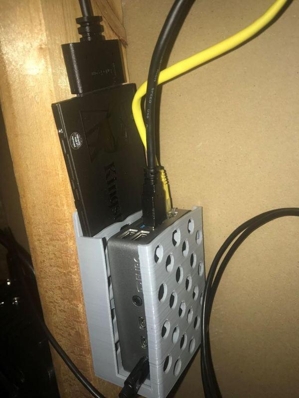 Raspberry PI Wall Hanger