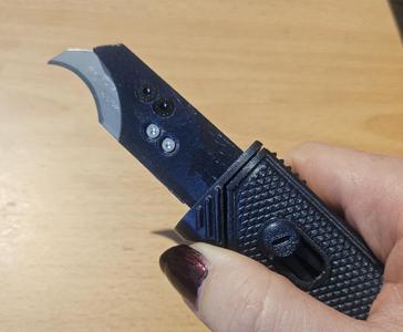 Concave Blade Holder for Gravity Utility Knife