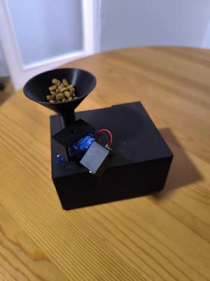 LaserChase SnackBot X – Arduino-Powered Thrill Toy for Adventure-Hungry Cats   
