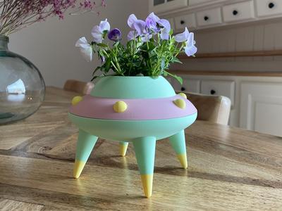 UFO planter