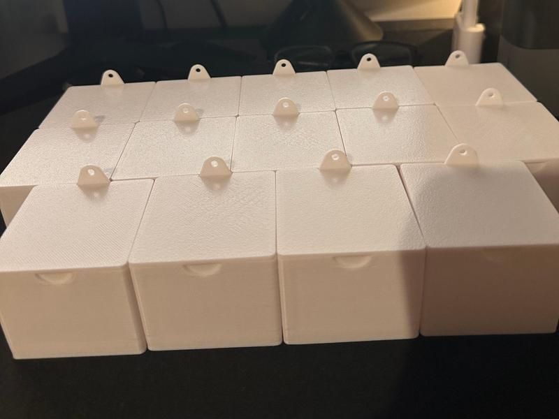 Small box with click close cover