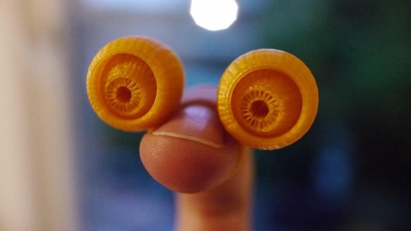 Chameleon eye toy