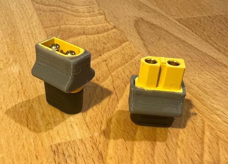 XT60 connector grip / handle for easier release of the plug connection