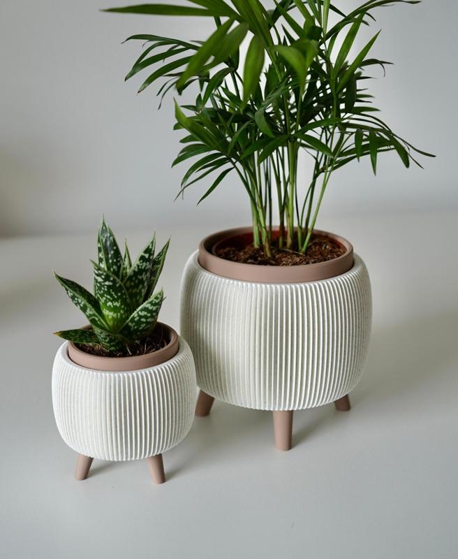 THALOR planter with legs