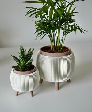 THALOR planter with legs