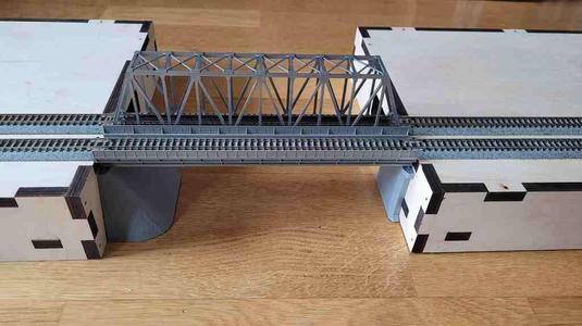 Connecting T-Trak modules using viaducts, n-scale