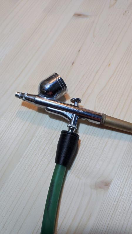 Airbrush connector