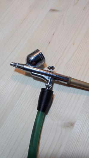 Airbrush connector