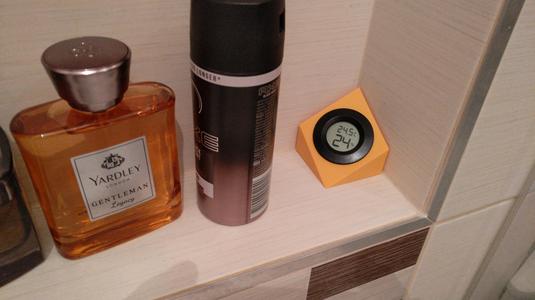 Thermo and hygrometer corner holder
