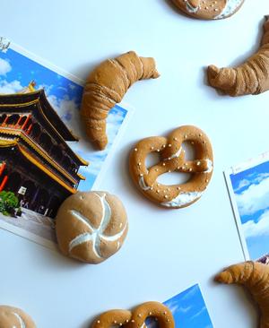 Pastry fridge magnets: Croissant, Pretzel and Roll