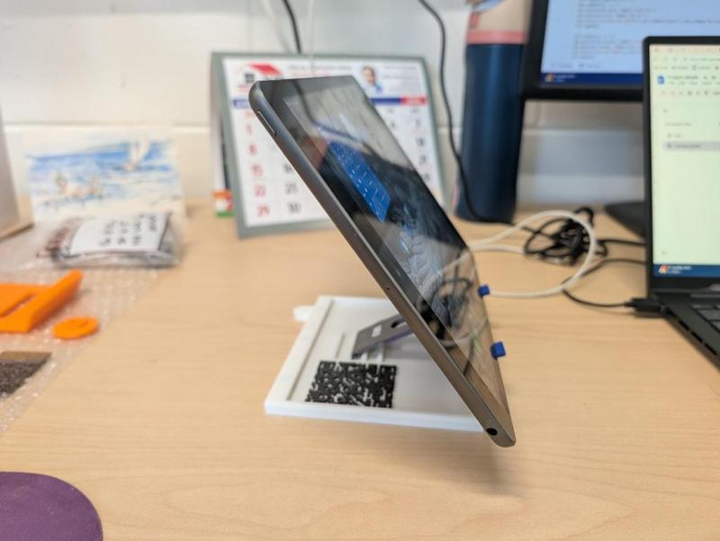 Foldable iPad Stand