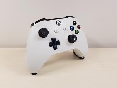 Invisible Xbox ONE Controller Holder Minimalist