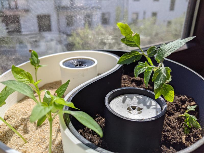 Yin Yang Planter  (self-watering)