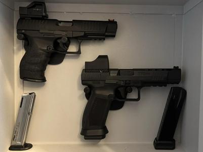Generic Pistol Wallmount (screwholes)