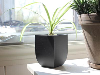 Curved Plant Pot