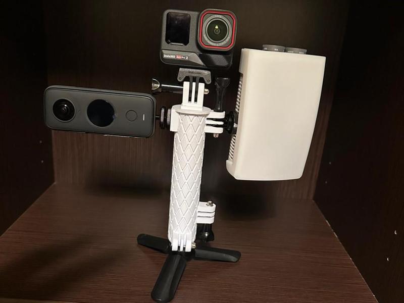 multi-accessory camera handle