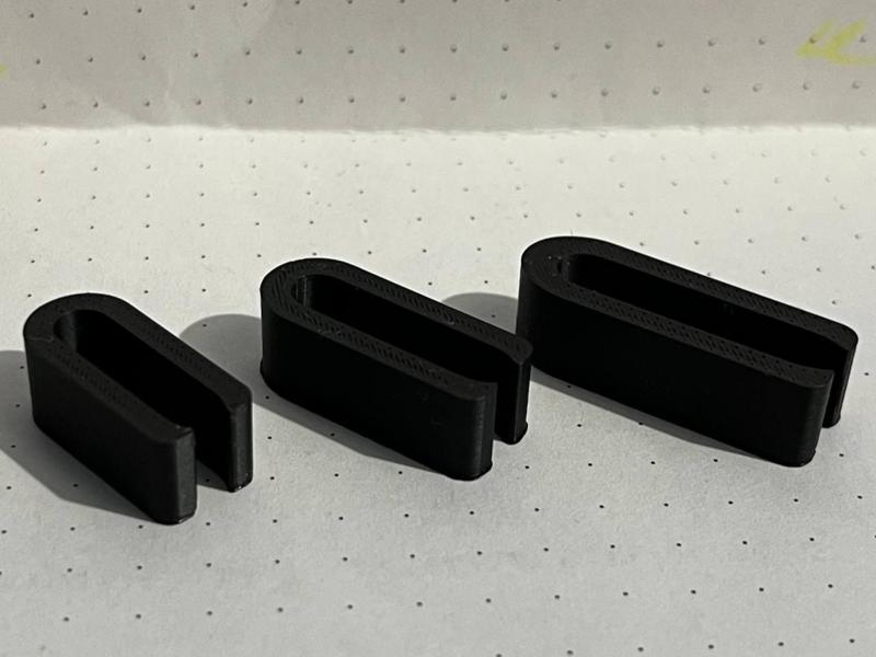 usb cables clips