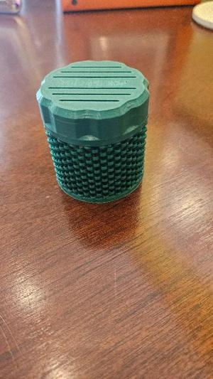 Pancake Style Silica Gel/Cross Stitch Tread Container   