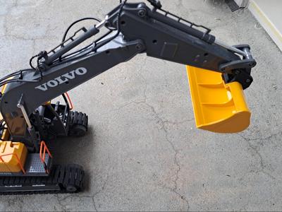 Adapter from RC Volvo to Bruder attachments