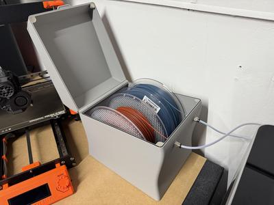 Dual spool drybox with magnetic latch