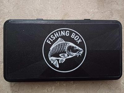 Carp fishing box with magnets