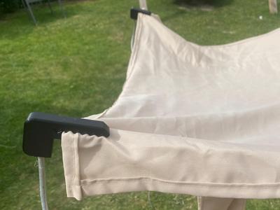 Practical sunshade clip for the playhouse
