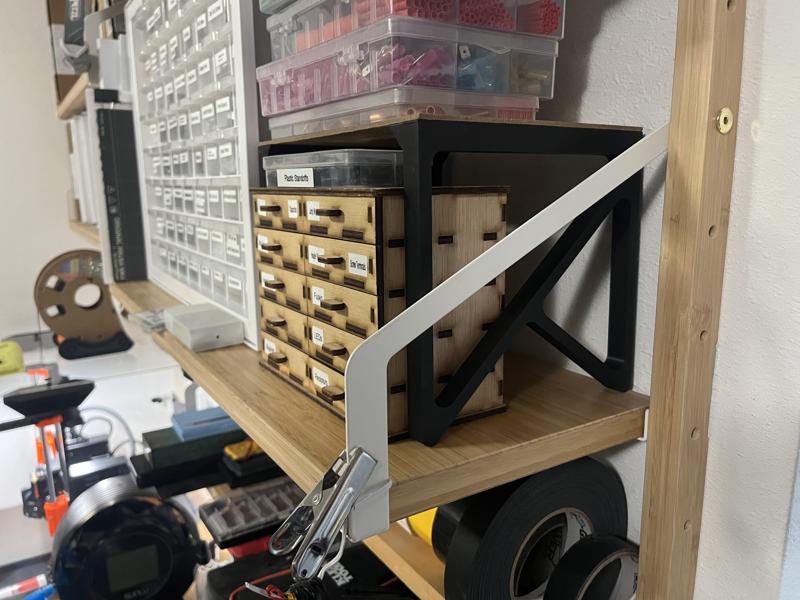 Free Standing Shelf Bracket Stand 18cm x 18cm