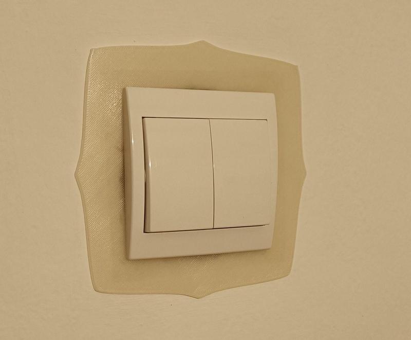 Fosforeskující štítek pod vypínač světel / Illuminated label under the light switch