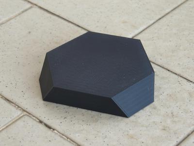 Simple base for models and statues