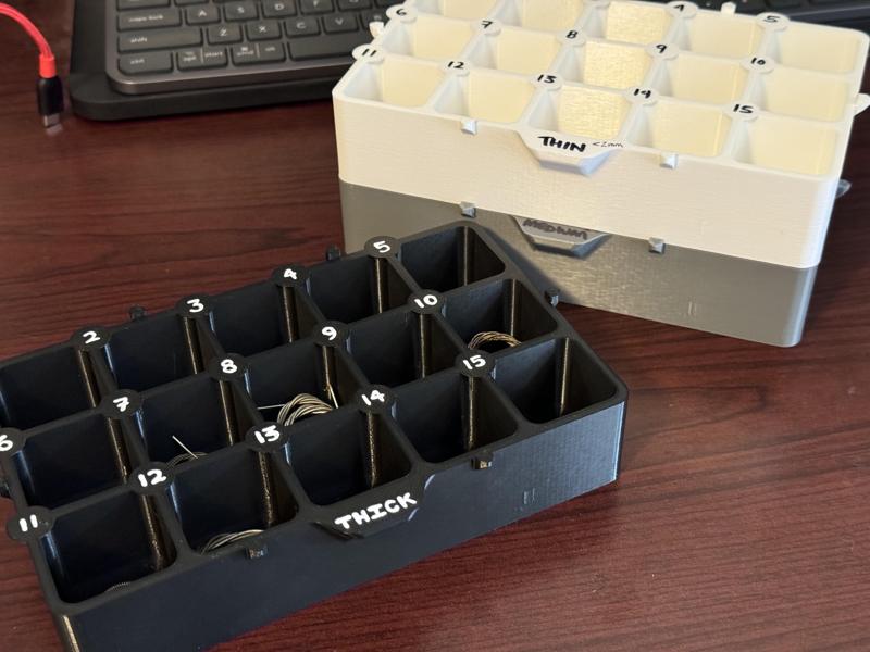 Stackable 15-section small parts tray